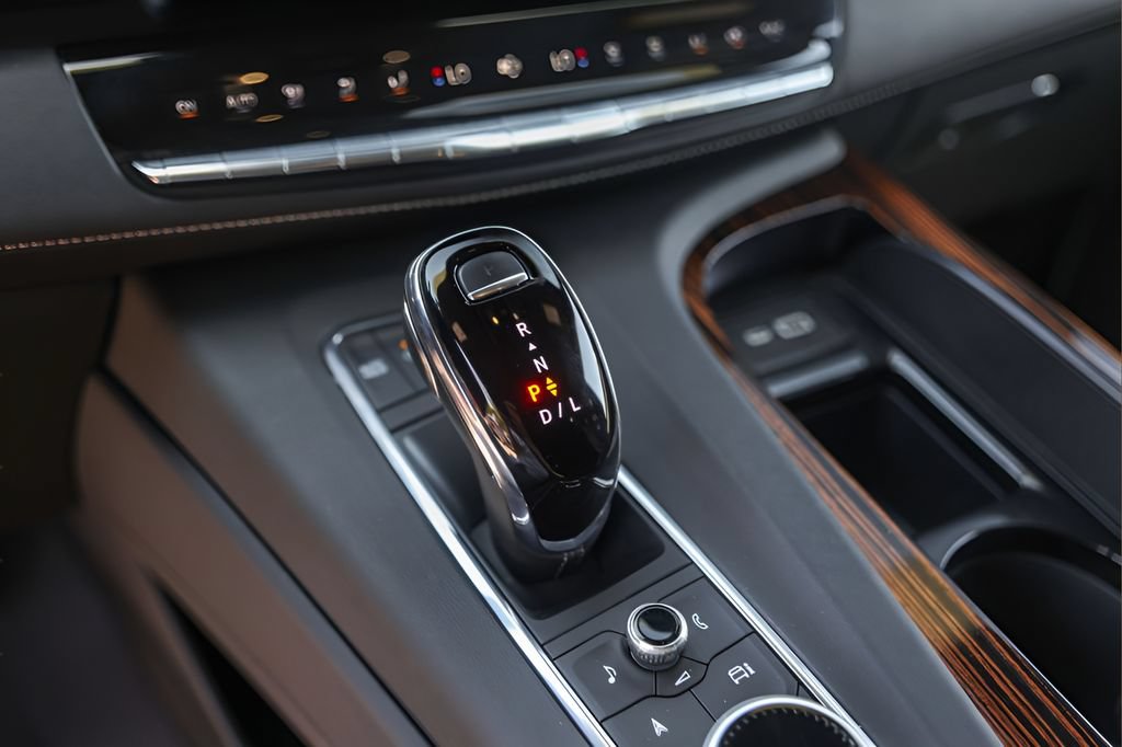Certified 2023 Cadillac Escalade Premium Luxury w/ LPO, Radiant Package AWD/4WD image 18