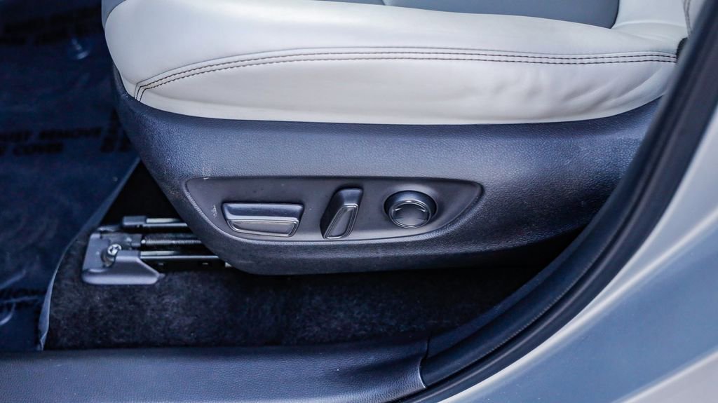 Used 2022 Toyota RAV4 XLE Premium image 26