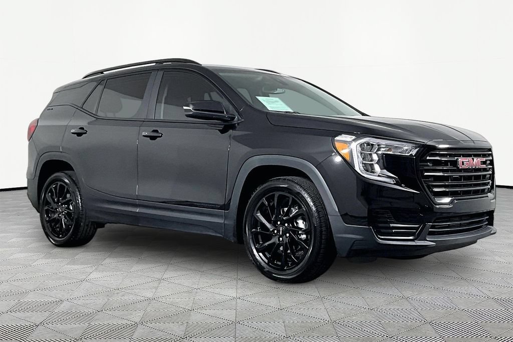 Used 2024 GMC Terrain SLE w/ Driver Convenience Package FWD image 3