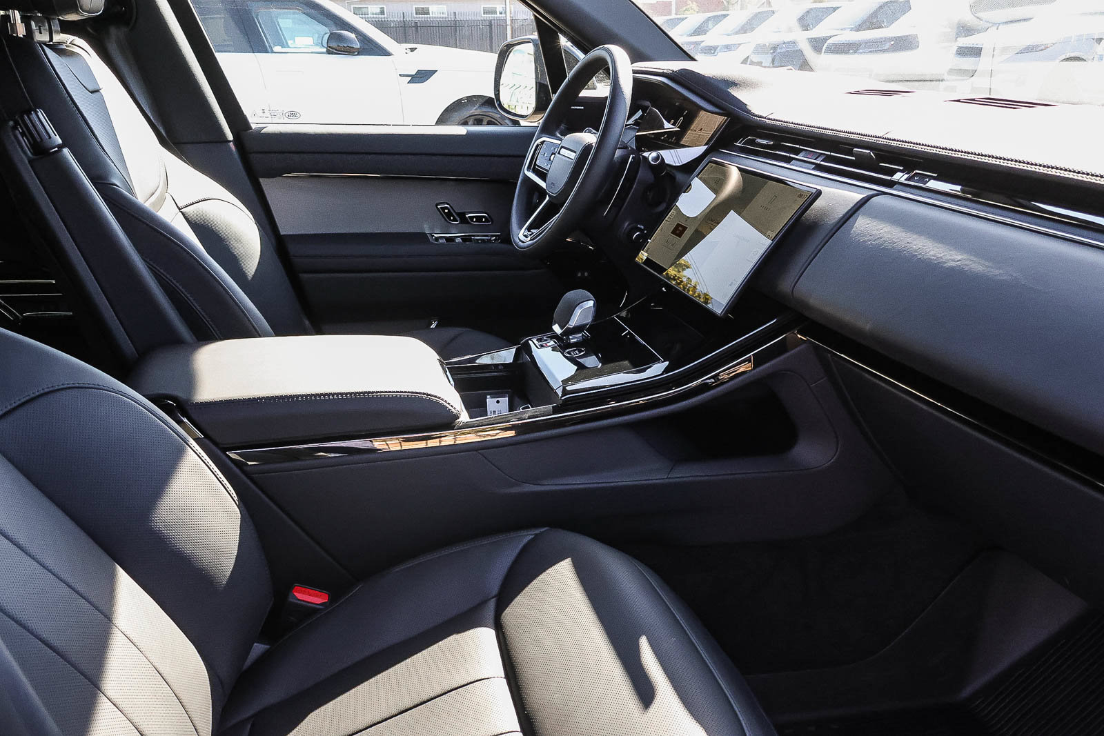 New 2026 Land Rover Range Rover Sport SE AWD/4WD image 19