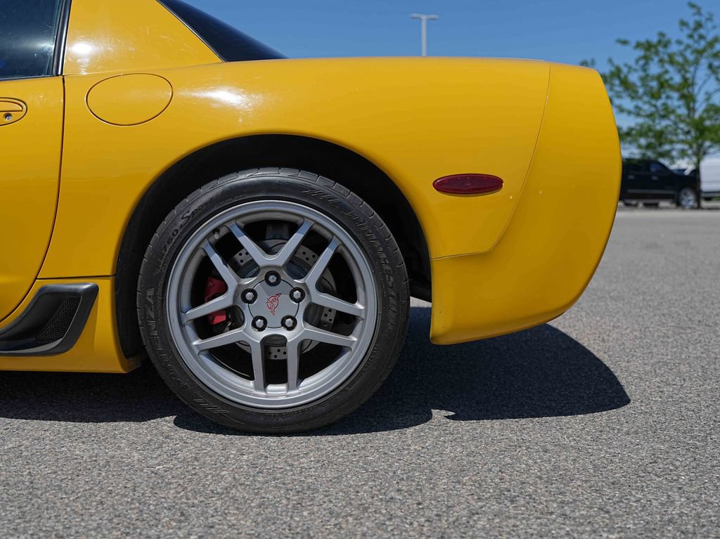 Used 2003 Chevrolet Corvette Z06 w/ Memory Package, 3 Drivers RWD image 13