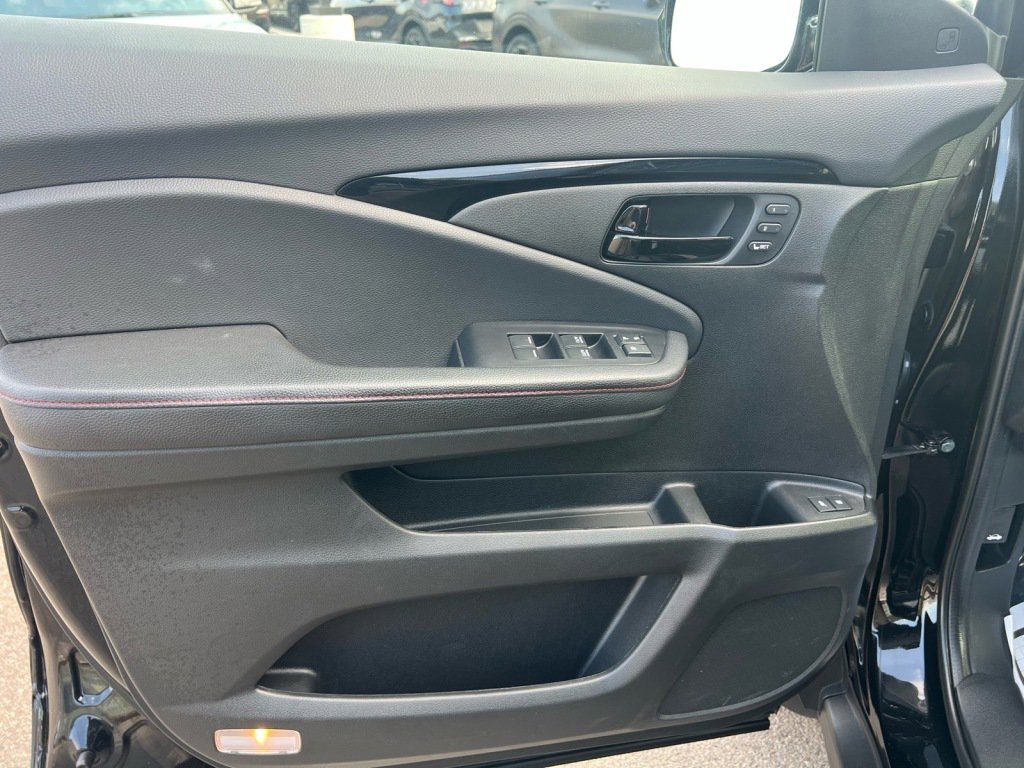 Used 2024 Honda Passport Black Edition image 7