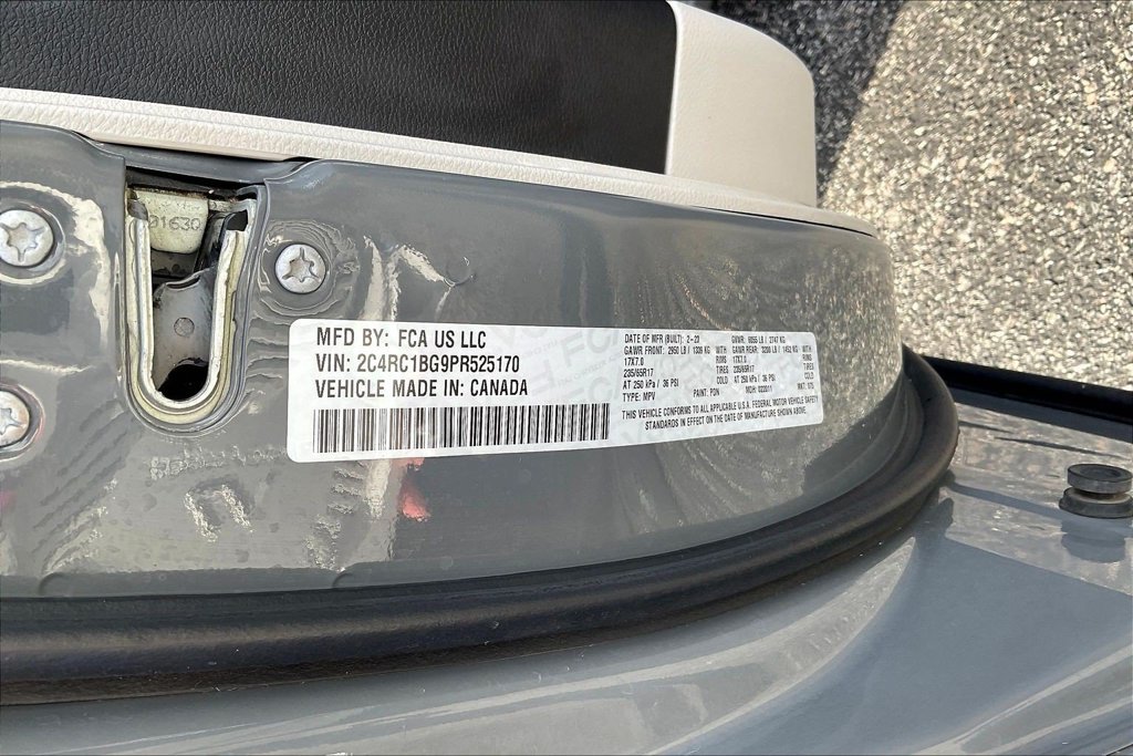 Used 2023 Chrysler Pacifica Touring-L FWD image 22