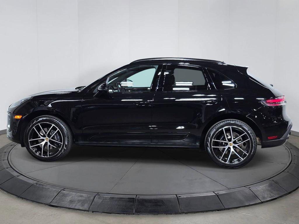 Used 2025 Porsche Macan image 2