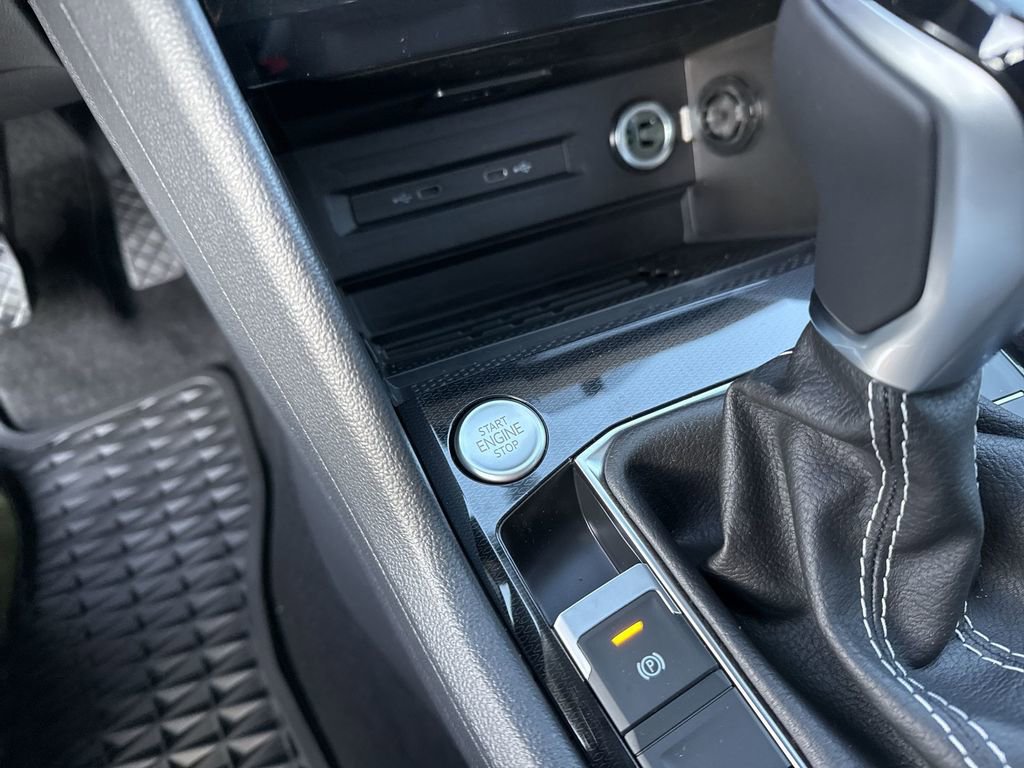 New 2025 Volkswagen Taos SE AWD/4WD image 31