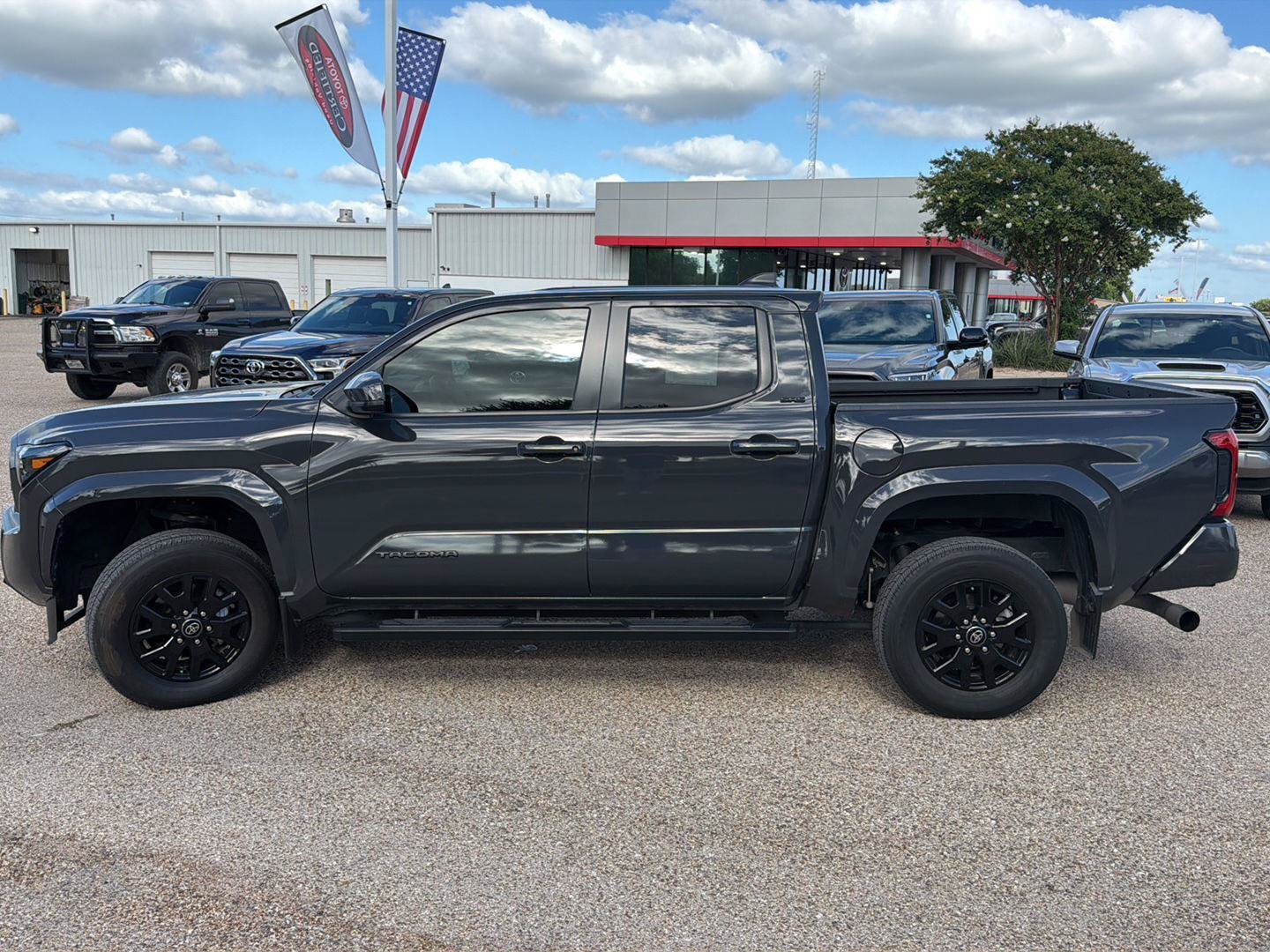 Used 2024 Toyota Tacoma SR5 AWD/4WD image 6