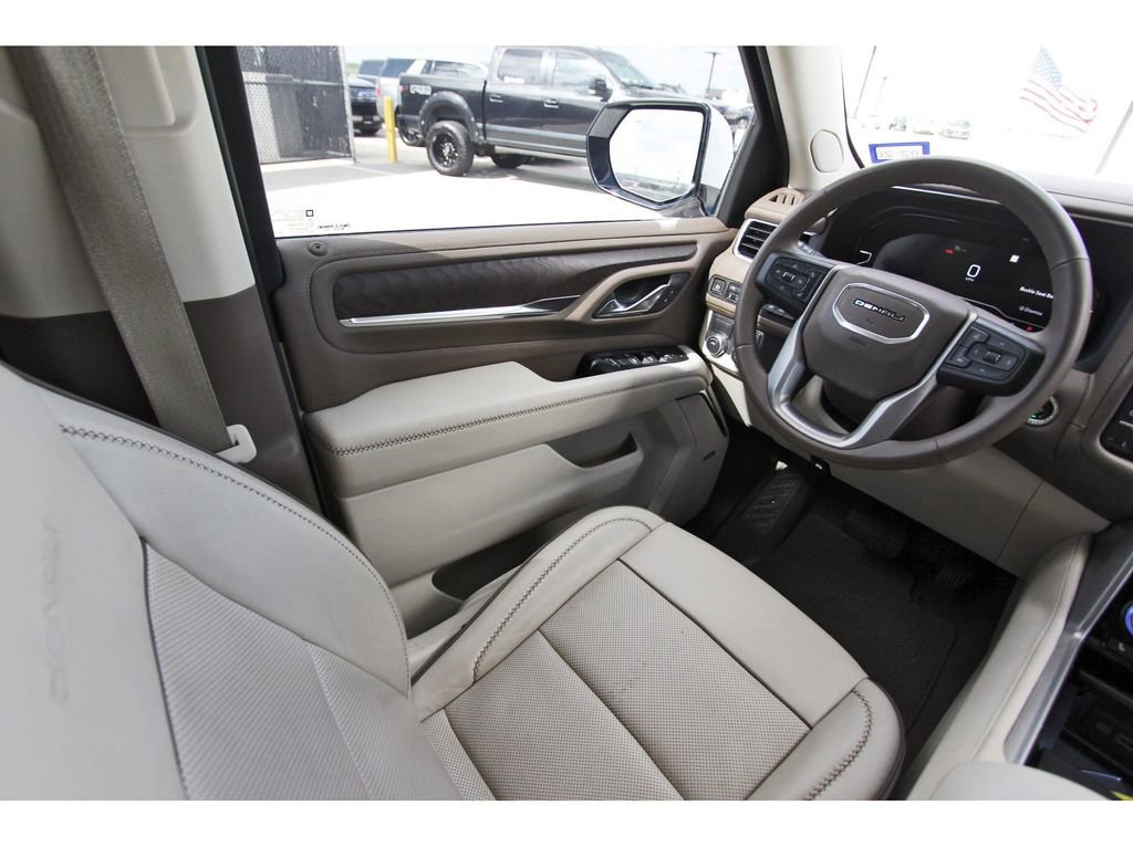 Used 2023 GMC Yukon XL Denali image 8