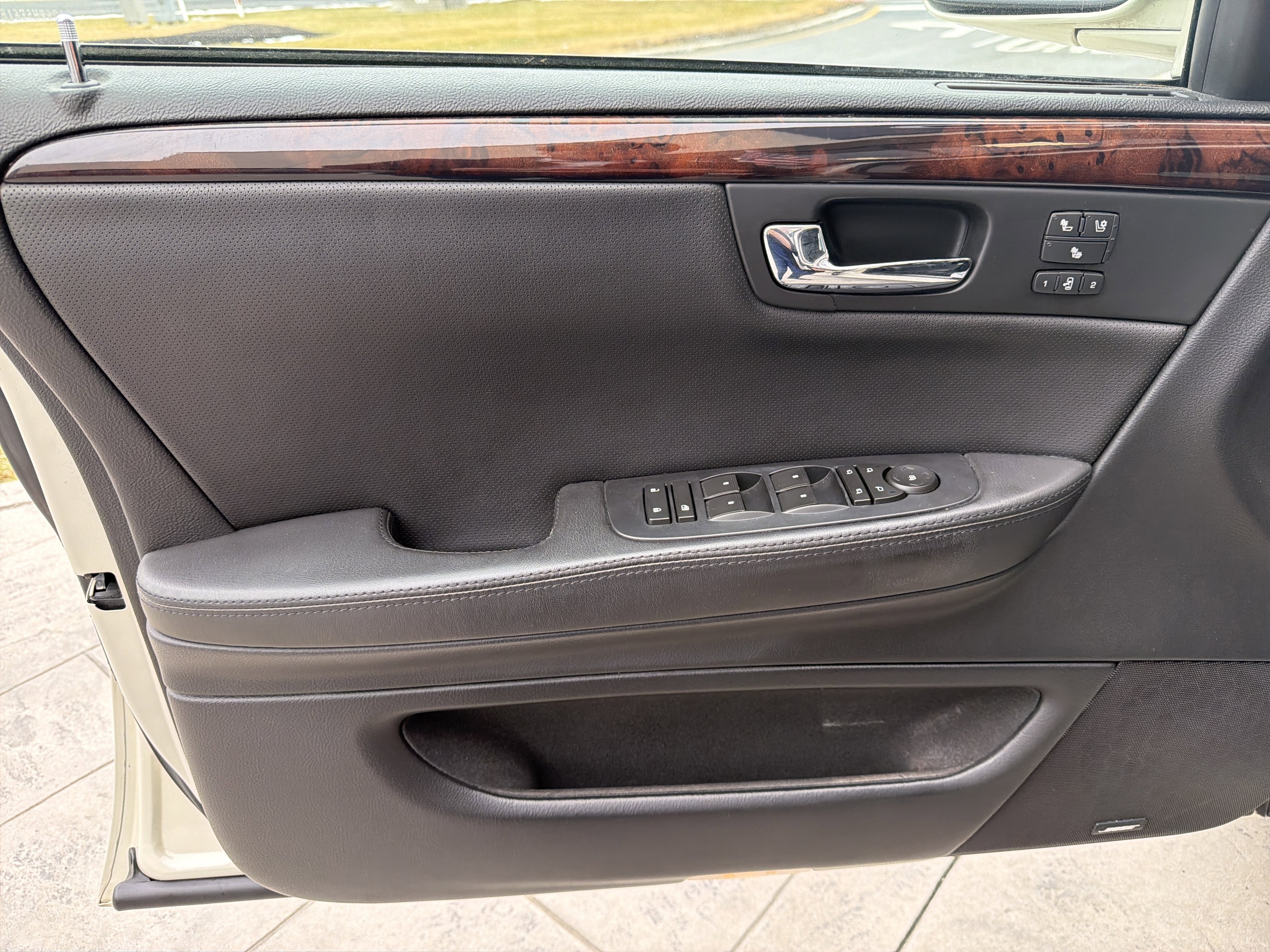 Certified 2011 Cadillac DTS Premium w/ Driver Awareness Package image 6