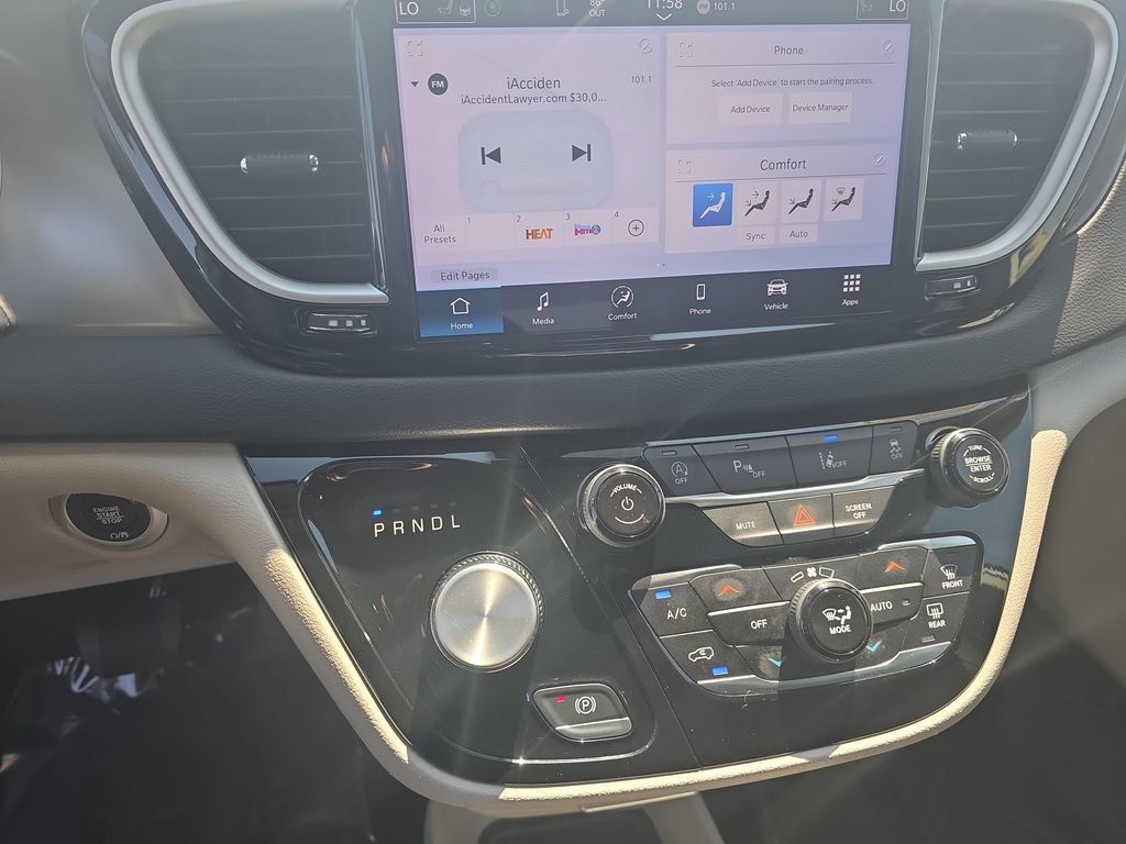 Used 2024 Chrysler Pacifica Touring-L FWD image 16