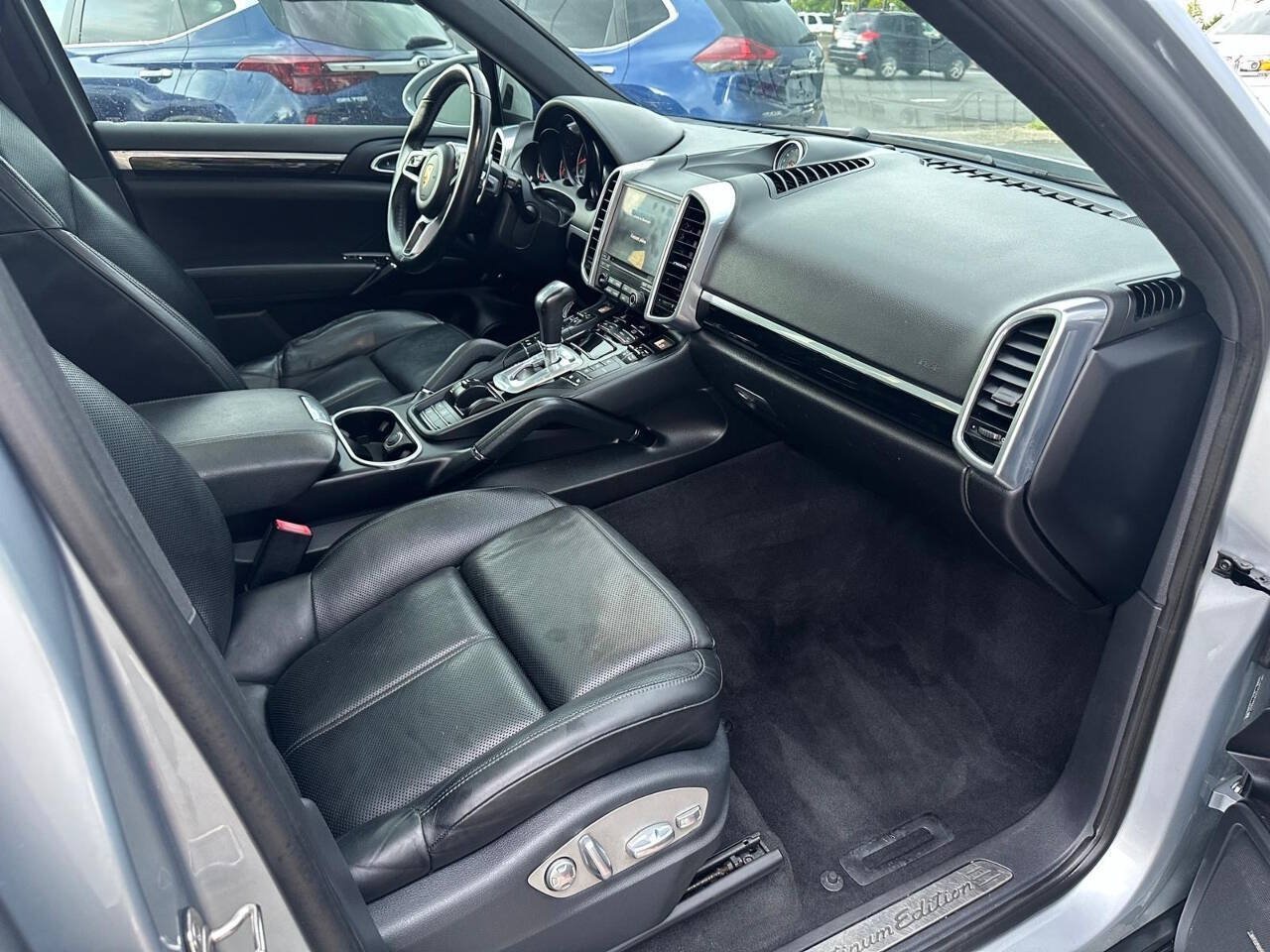 Used 2017 Porsche Cayenne Platinum Edition AWD/4WD image 19