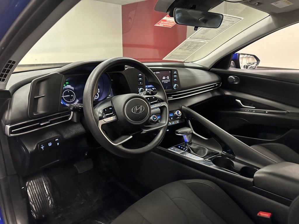 Used 2023 Hyundai Elantra Blue image 14