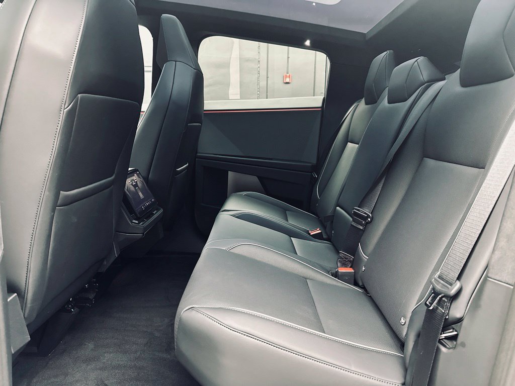 Used 2024 Tesla Cybertruck AWD Crew Cab image 18