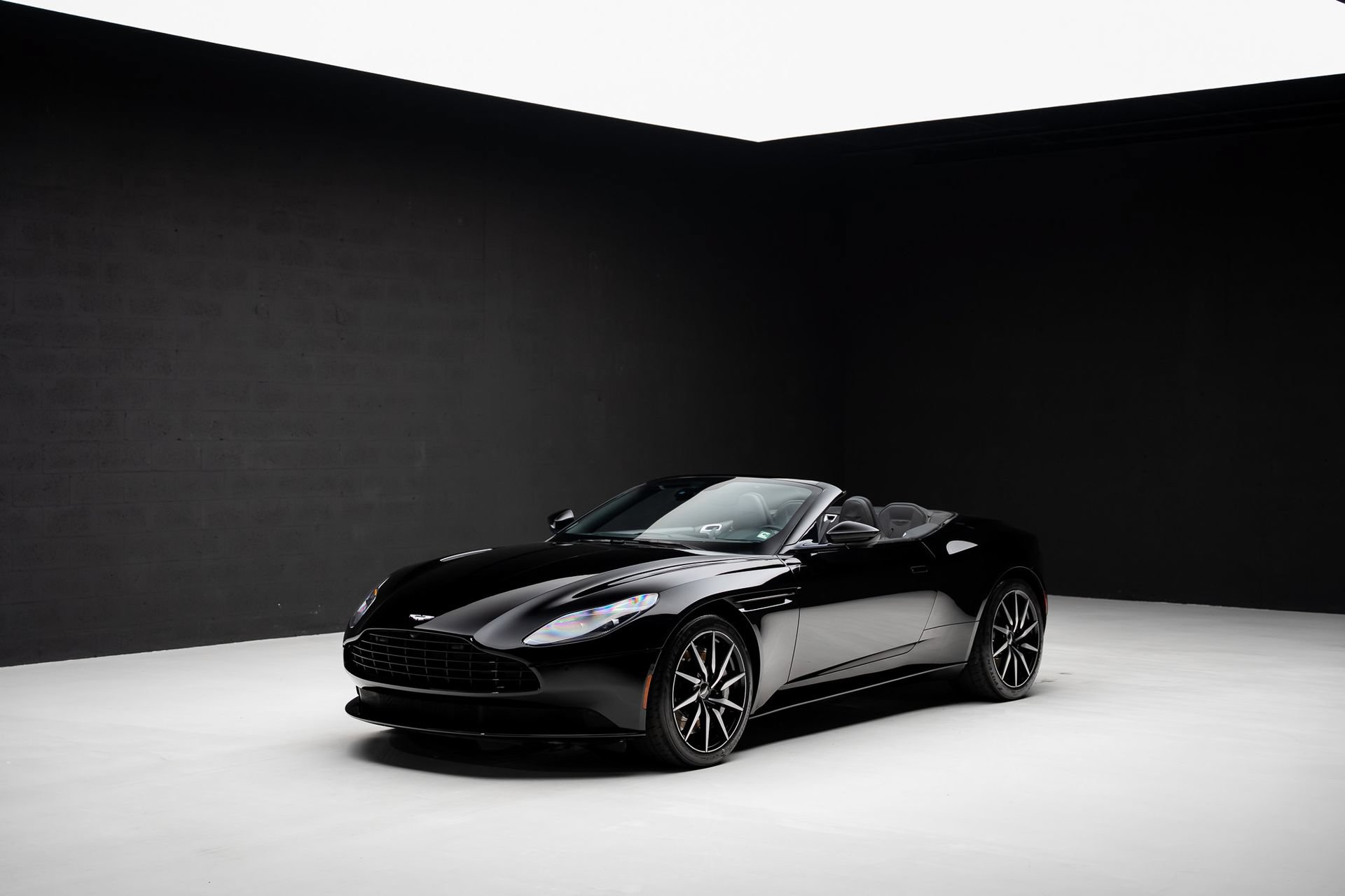 Used 2019 Aston Martin DB11 Volante RWD image 5