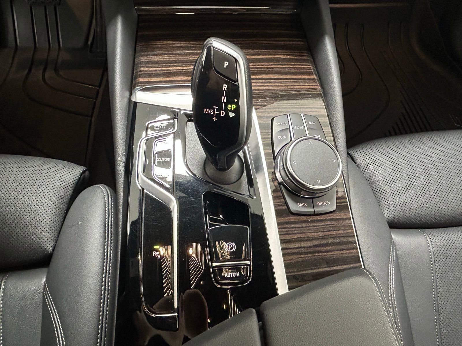Used 2023 BMW 530i xDrive w/ Premium Package image 23
