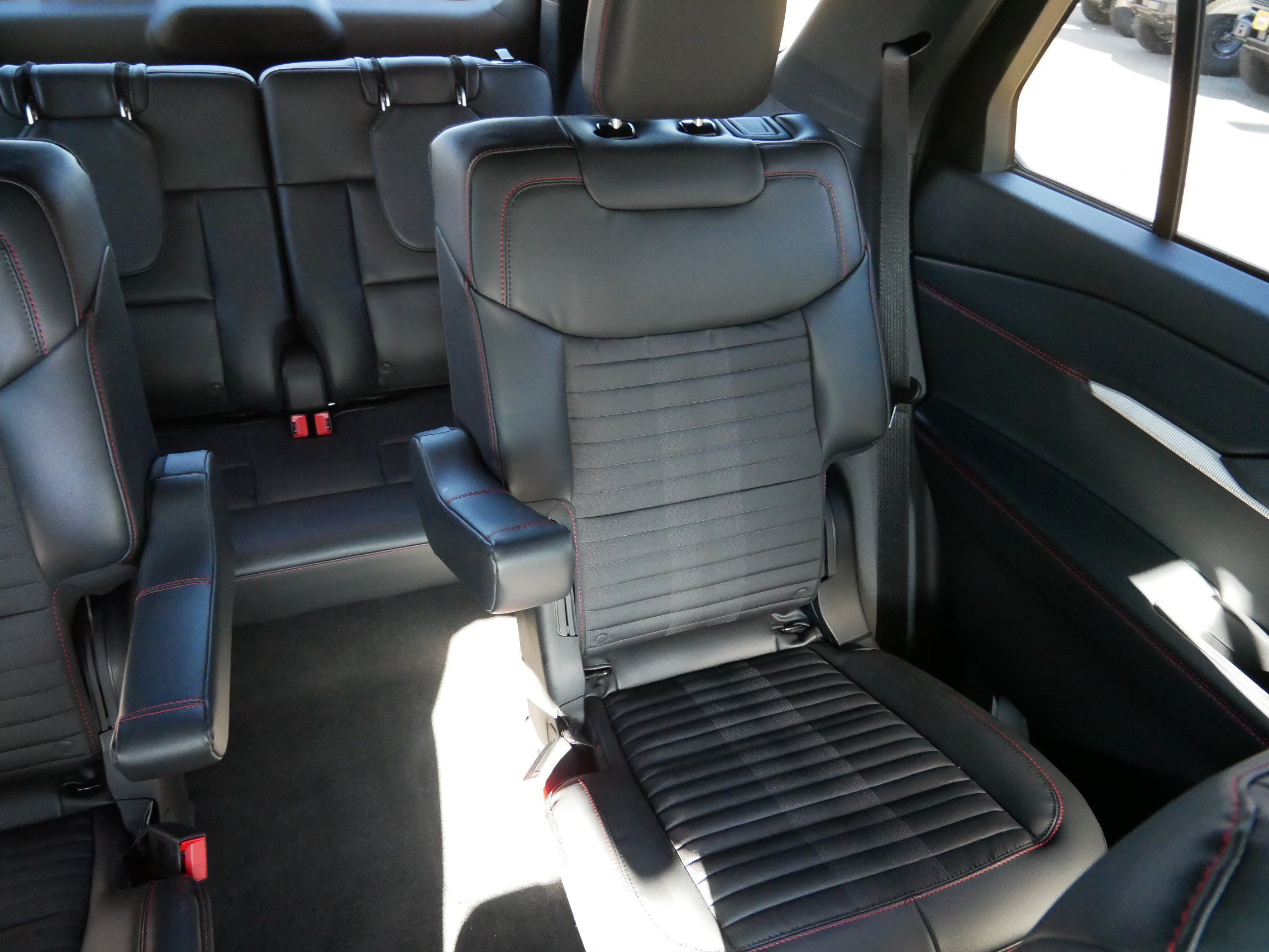 Used 2026 Ford Explorer ST-Line w/ ST-Line Street Pack AWD/4WD image 14