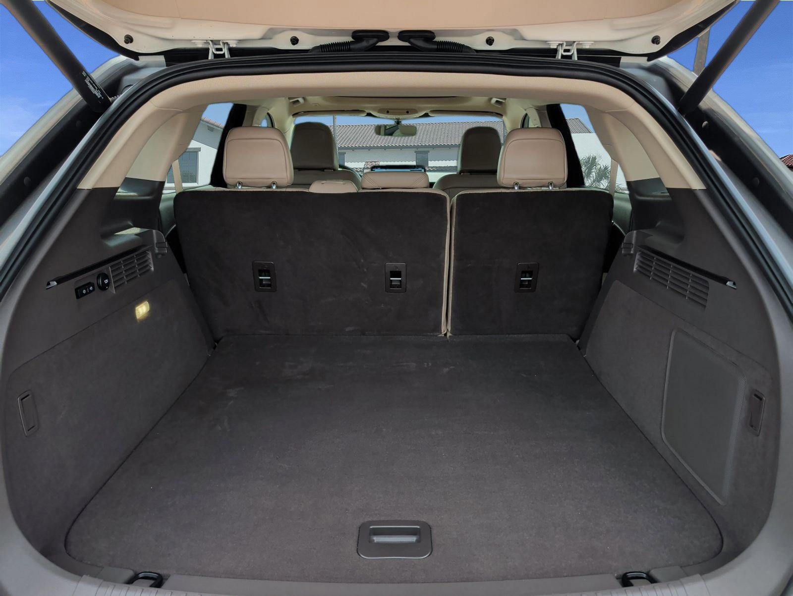 Used 2022 Lincoln Nautilus Reserve w/ Equipment Group 201A image 27