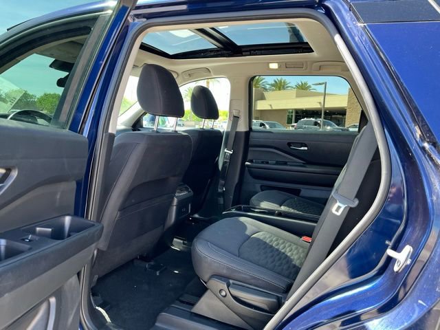 Used 2022 Nissan Pathfinder SV w/ SV Premium Package image 24