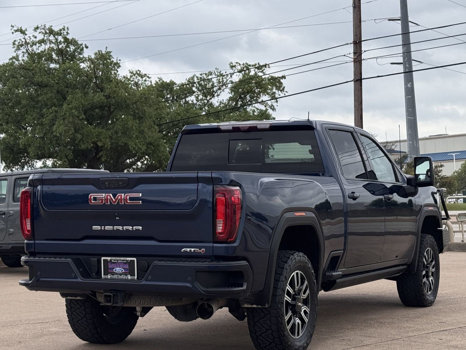 Used 2023 GMC Sierra 2500 AT4 w/ AT4 Premium Plus Package image 4