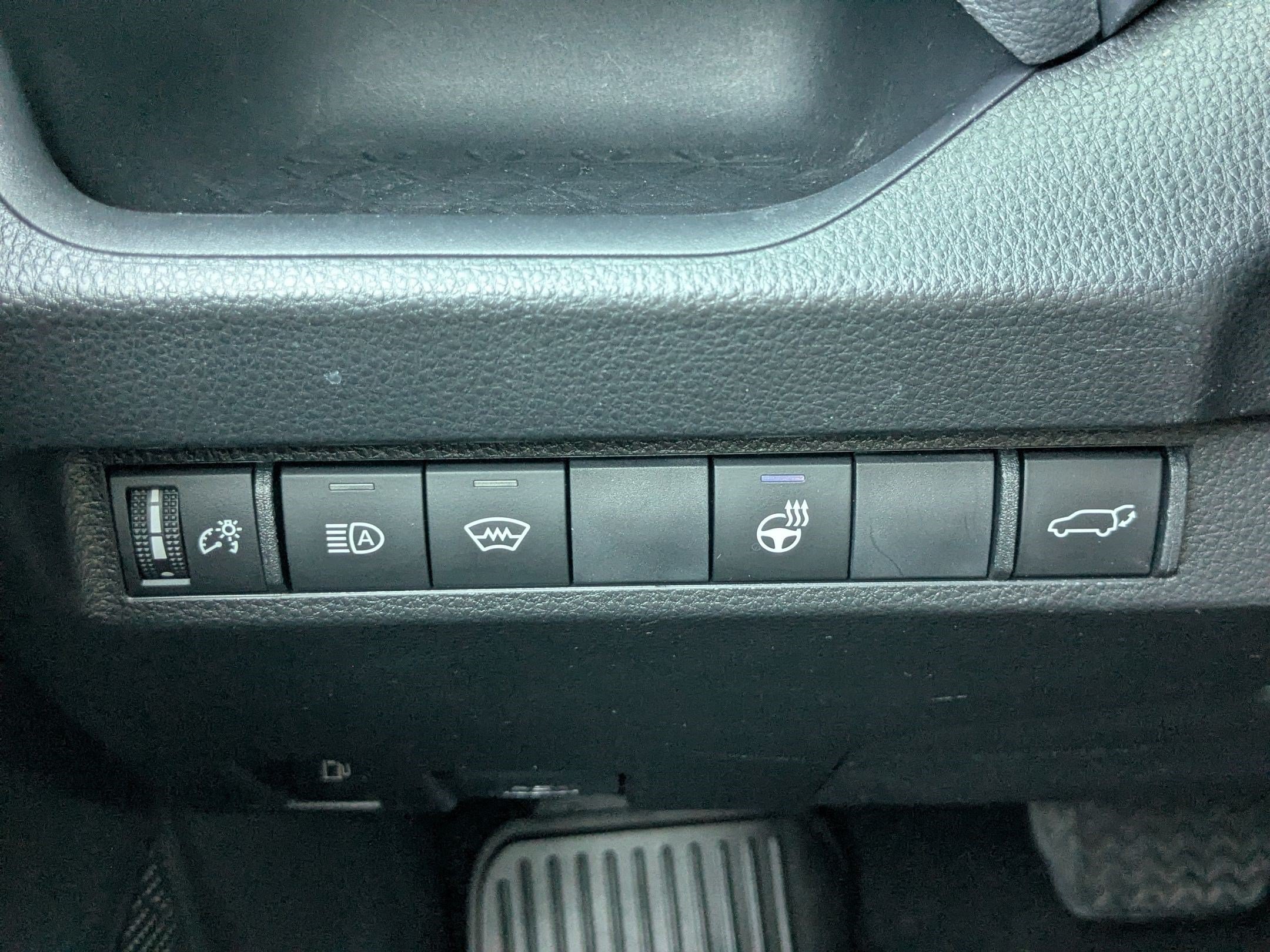 Used 2024 Toyota RAV4 SE w/ Convenience Package AWD/4WD image 19
