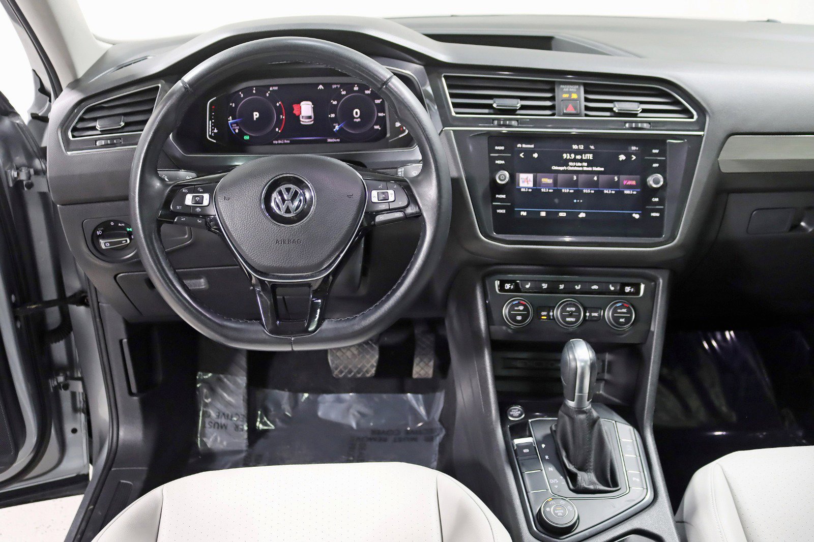 Used 2019 Volkswagen Tiguan SEL w/ 3rd Row Seat Package AWD/4WD image 14