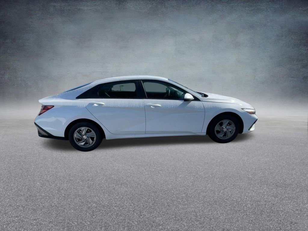 Certified 2025 Hyundai Elantra SE image 25