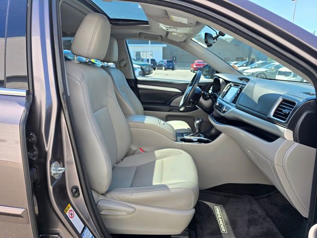 Used 2015 Toyota Highlander XLE AWD/4WD image 10