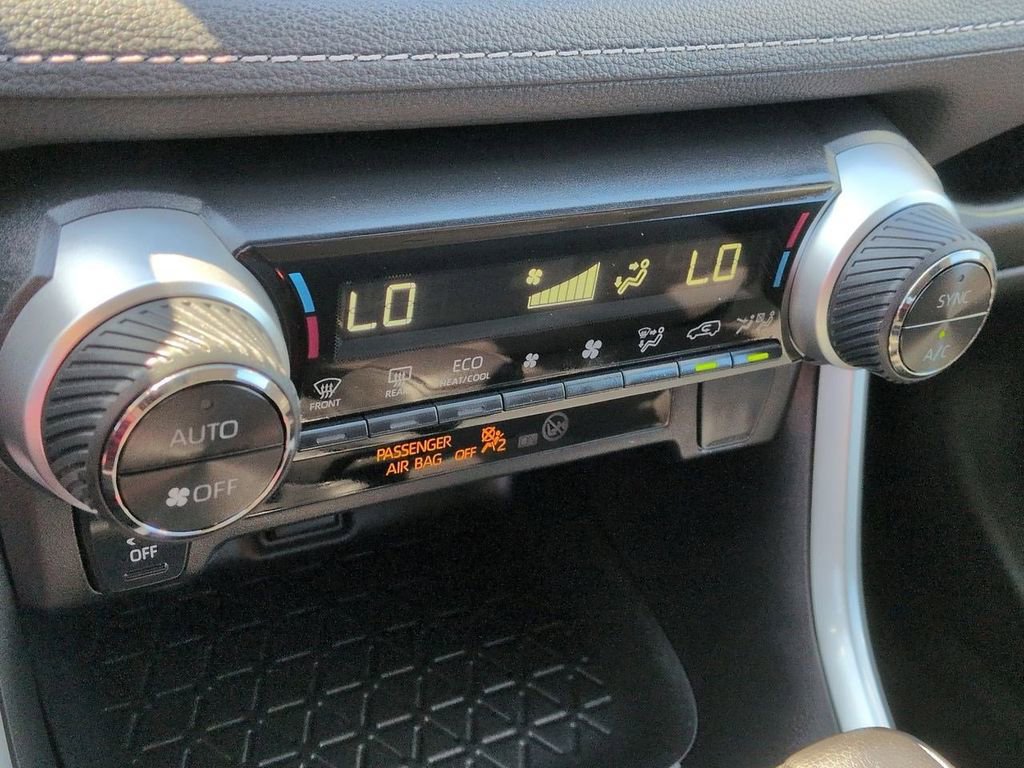 Used 2022 Toyota RAV4 LE AWD/4WD image 19