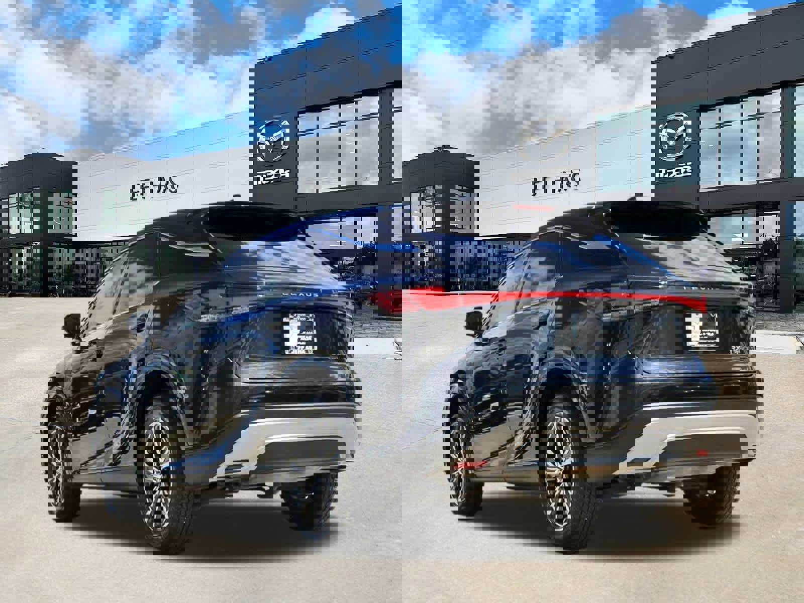 Used 2024 Lexus RX 350 FWD w/ Technology Package image 2