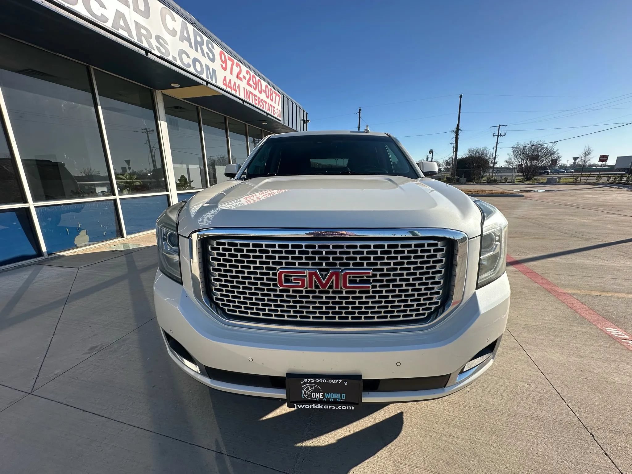 Used 2015 GMC Yukon Denali w/ Premium Package AWD/4WD image 8