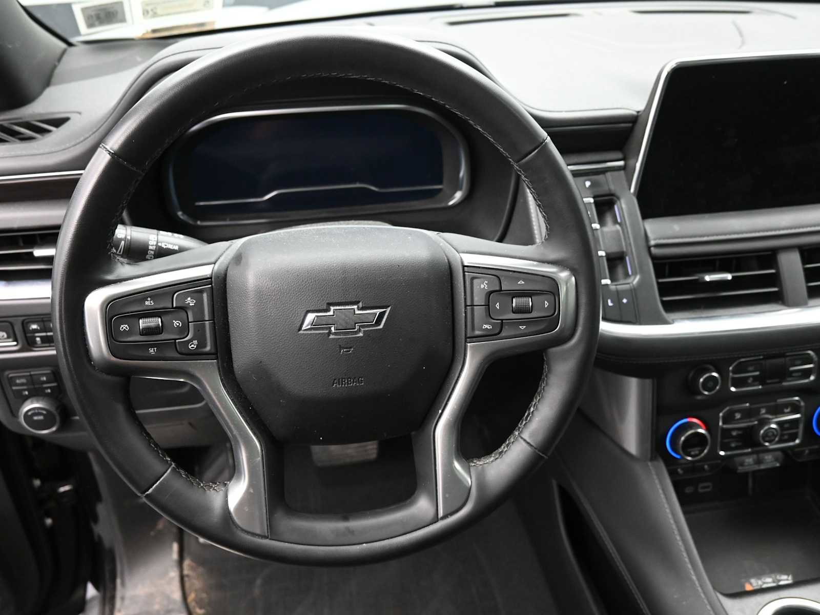 Used 2024 Chevrolet Suburban Z71 w/ Luxury Package image 15