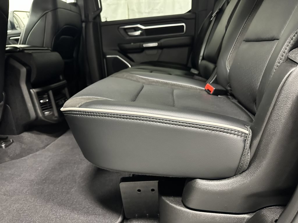 Used 2025 RAM 1500 Laramie AWD/4WD image 38