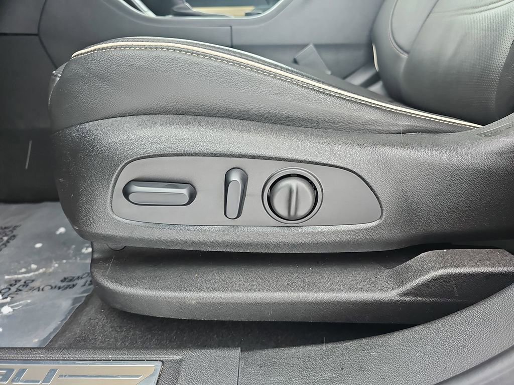 Used 2018 GMC Acadia Denali w/ Technology Package AWD/4WD image 28