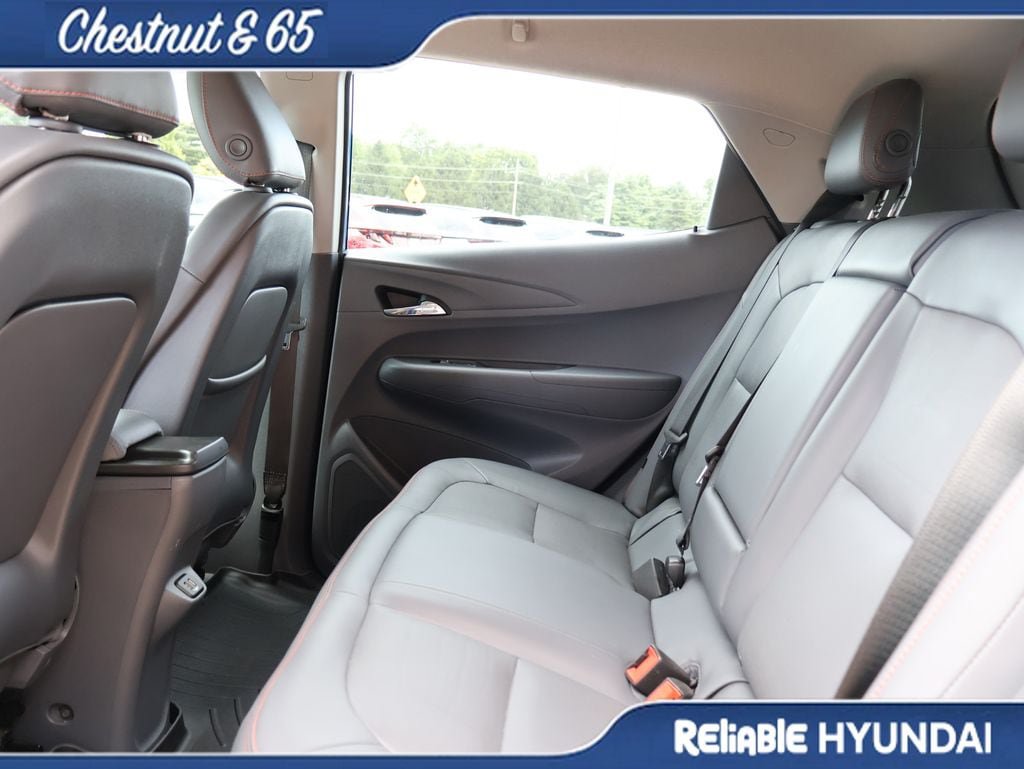 Used 2017 Chevrolet Bolt Premier w/ Driver Confidence II Package FWD image 18