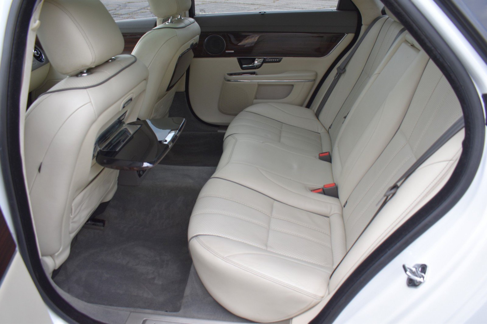 Used 2011 Jaguar XJ L RWD image 38