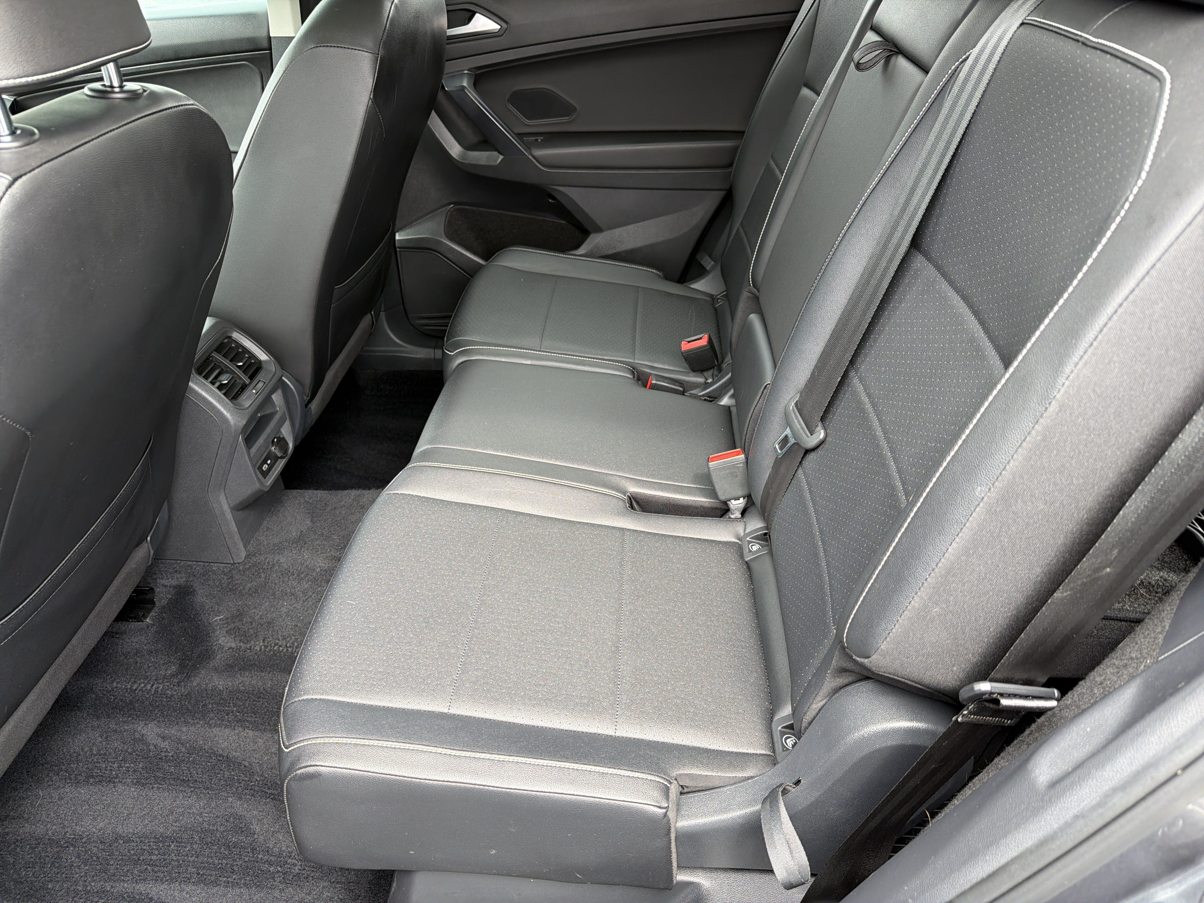 Used 2021 Volkswagen Tiguan SE FWD image 18