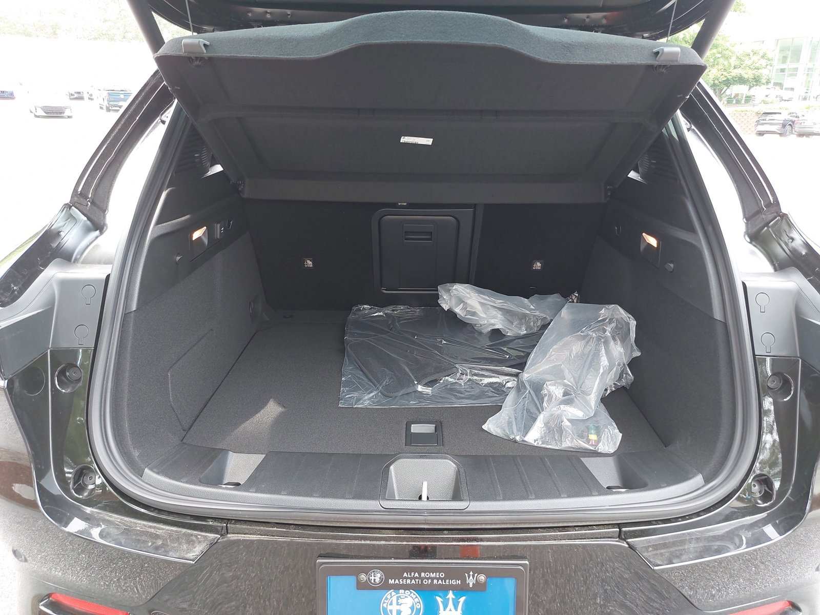 New 2025 Alfa Romeo Tonale w/ Premium Package image 13