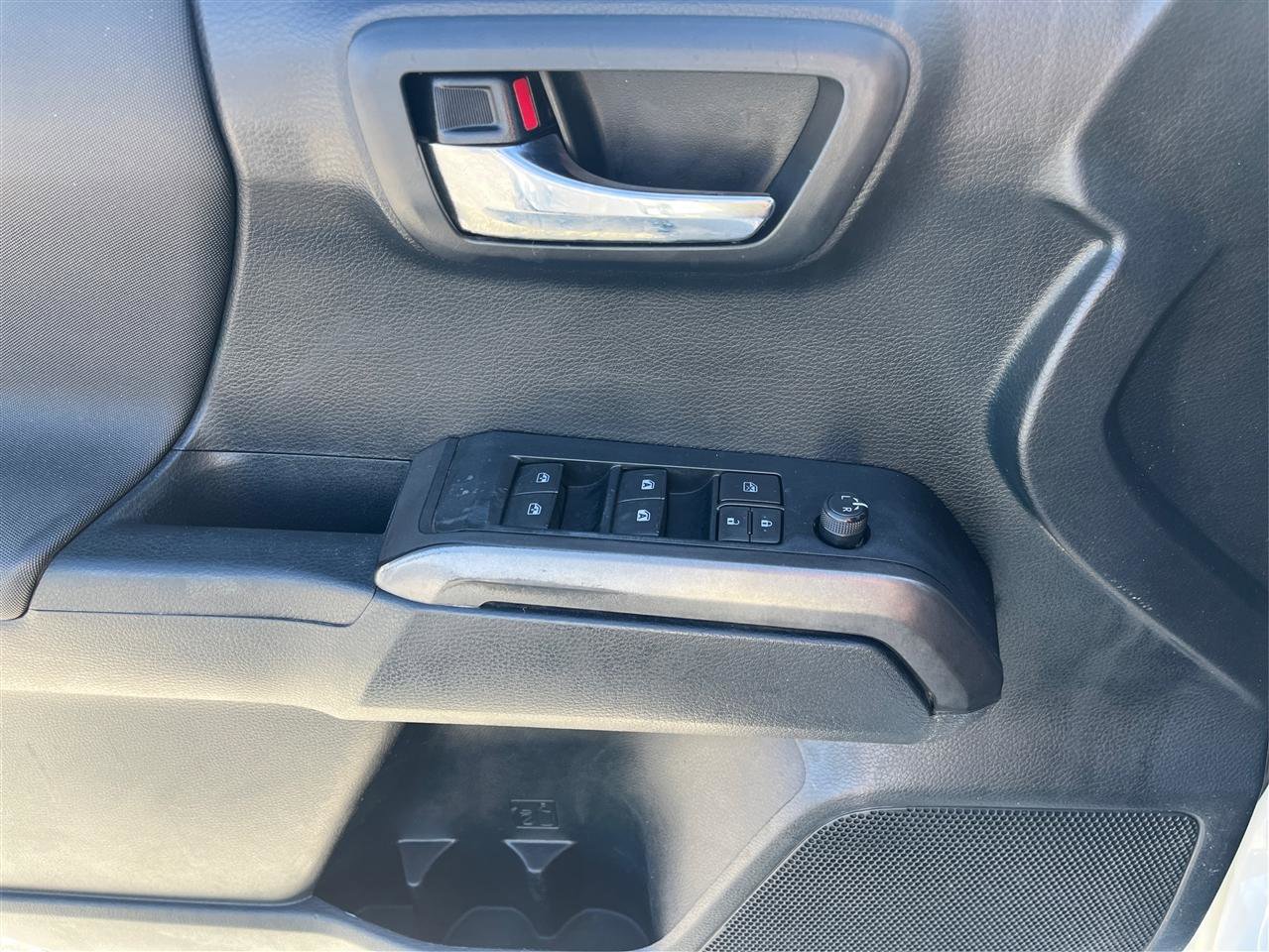 Used 2019 Toyota Tacoma TRD Sport image 20