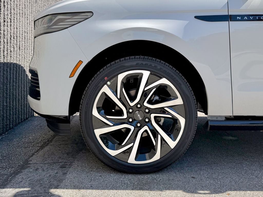New 2026 Lincoln Navigator L Black Label AWD/4WD image 56