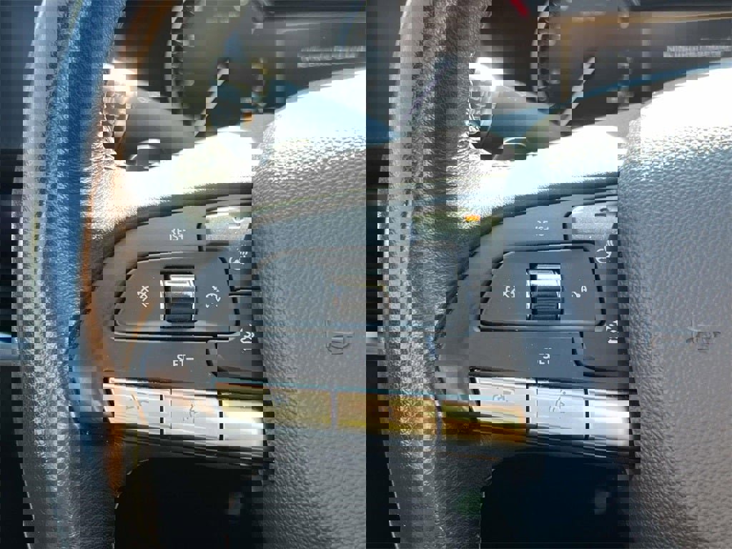 Used 2023 Cadillac XT4 Luxury w/ Cold Weather Package image 25