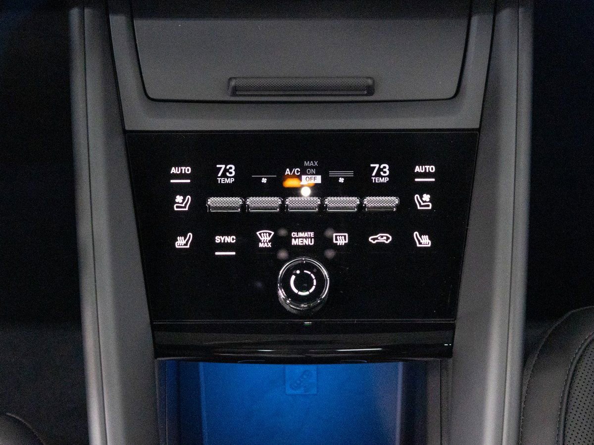 New 2025 Porsche Macan 4 Electric image 15