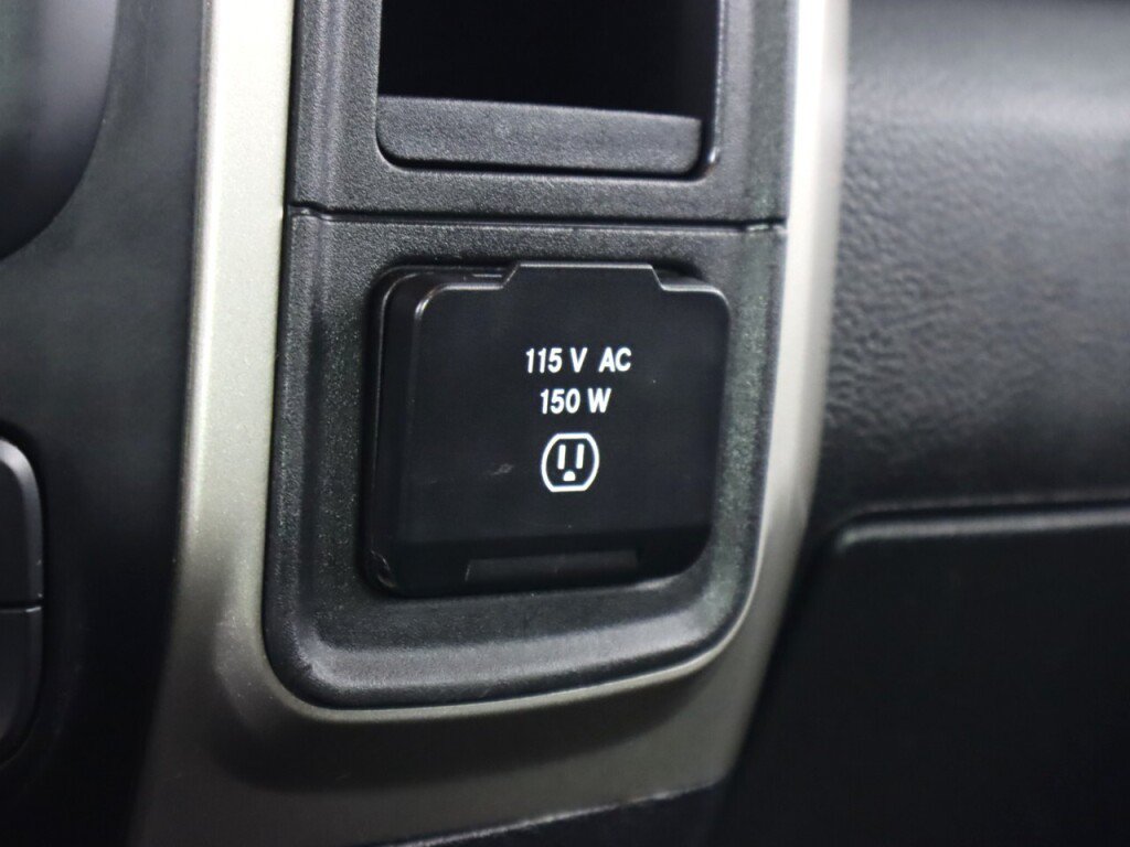 Used 2018 RAM 1500 Classic SLT AWD/4WD image 26
