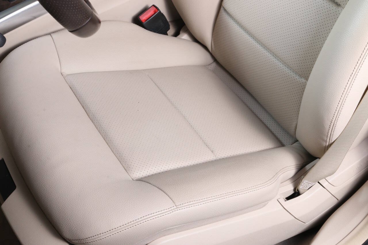 Used 2016 Mercedes-Benz E 350 Sedan image 38