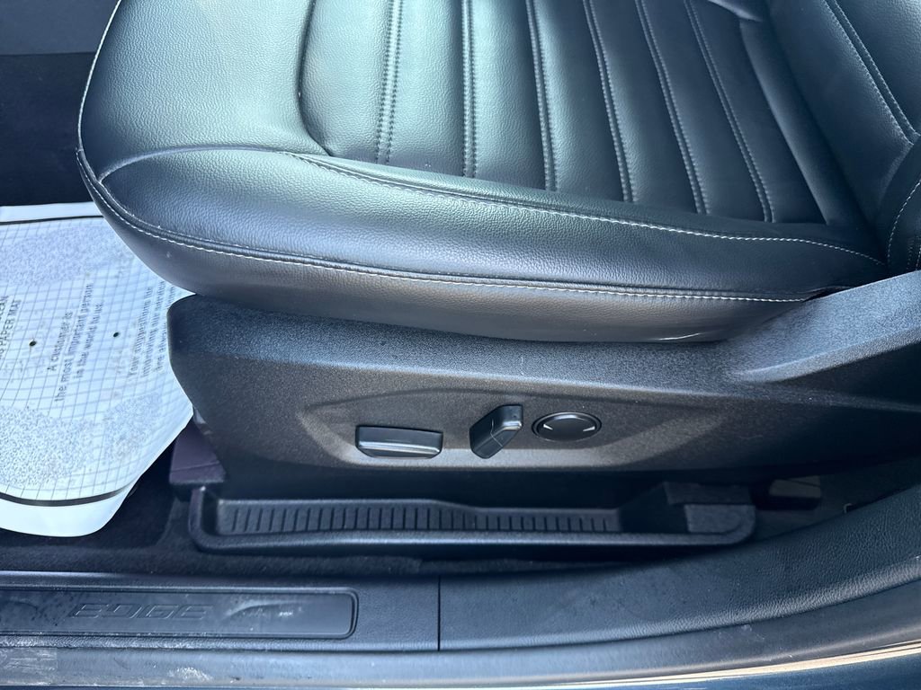 Used 2024 Ford Edge SEL w/ Convenience Package image 29