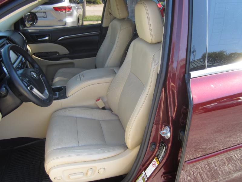 Used 2016 Toyota Highlander Limited Platinum image 16