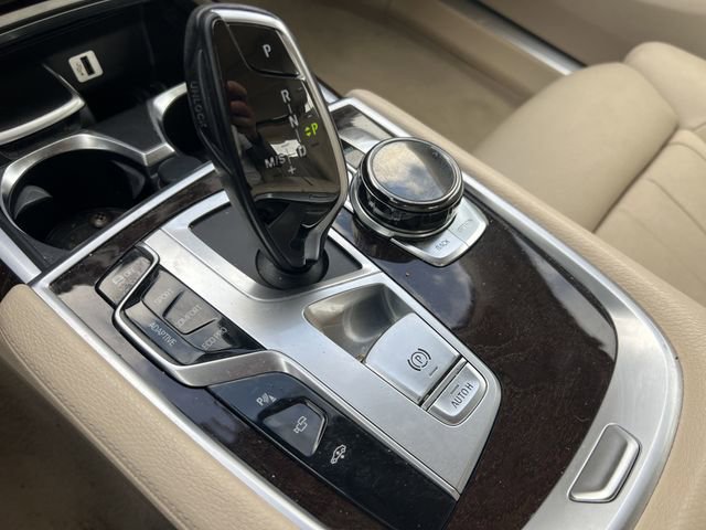 Used 2017 BMW 740i image 25