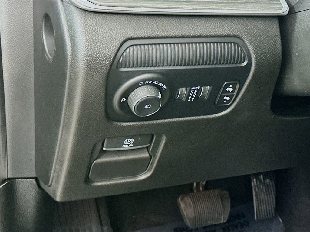 Certified 2023 Jeep Wagoneer Series II AWD/4WD image 17