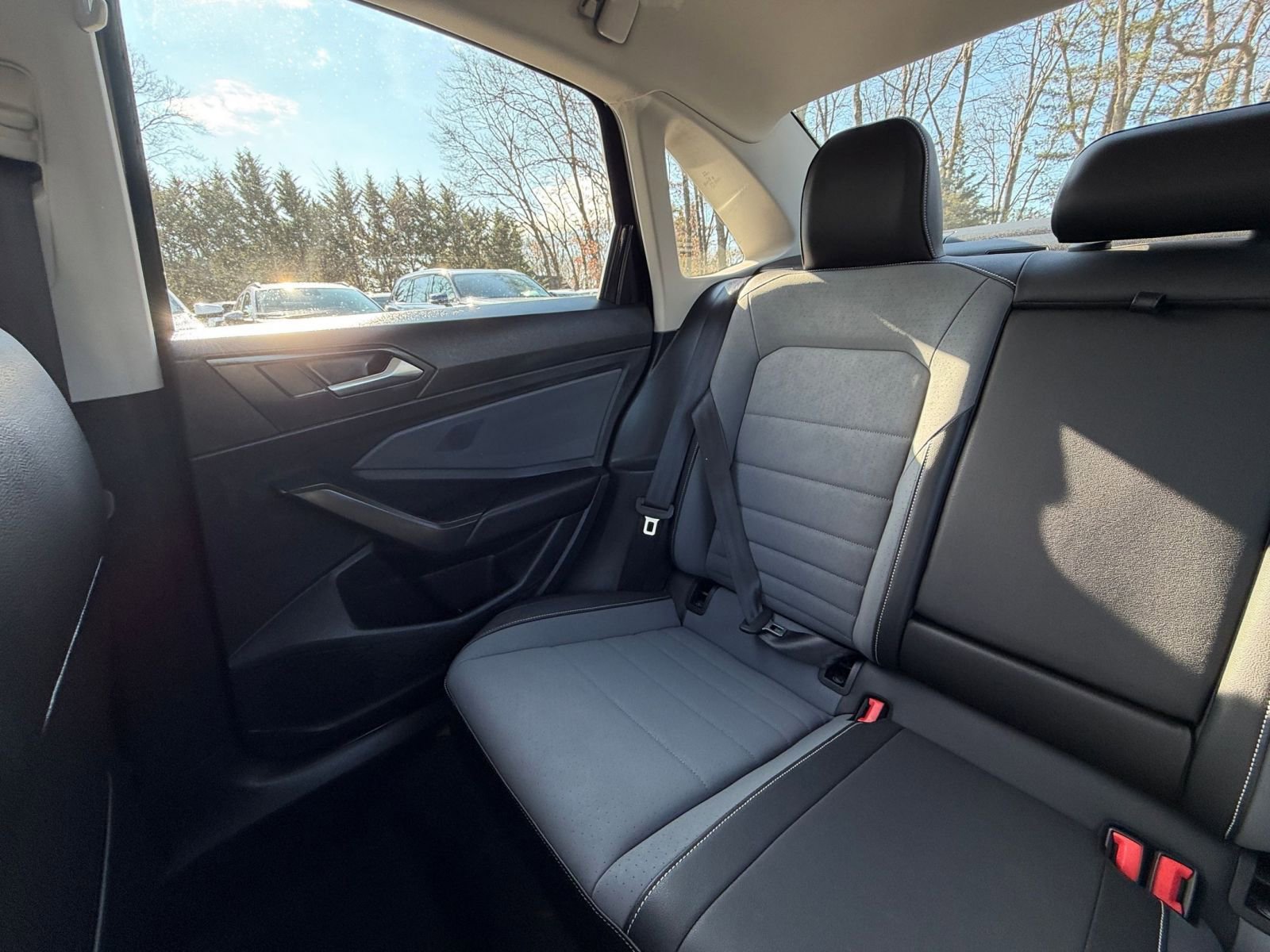 Used 2025 Volkswagen Jetta SE image 40