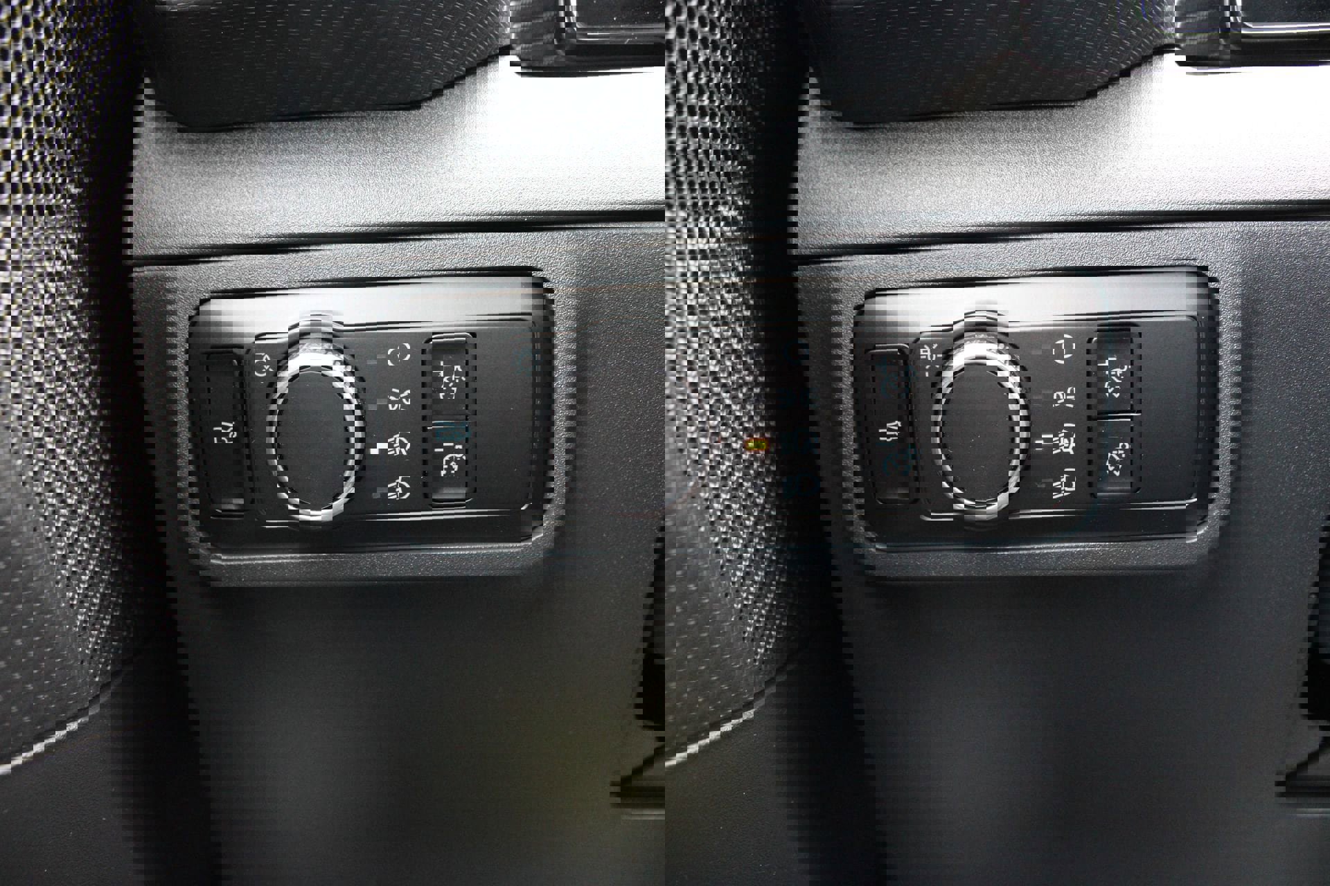 Used 2025 Ford Mustang Ecoboost image 21