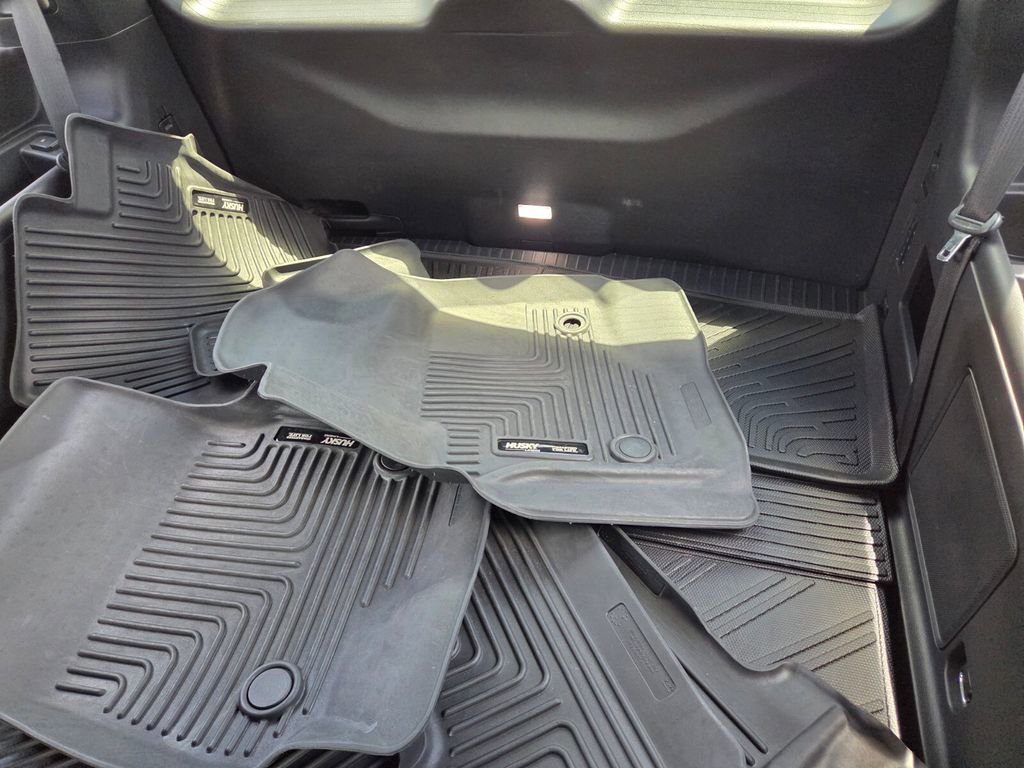 Used 2018 Ford Expedition Limited w/ Equipment Group 301A RWD image 8