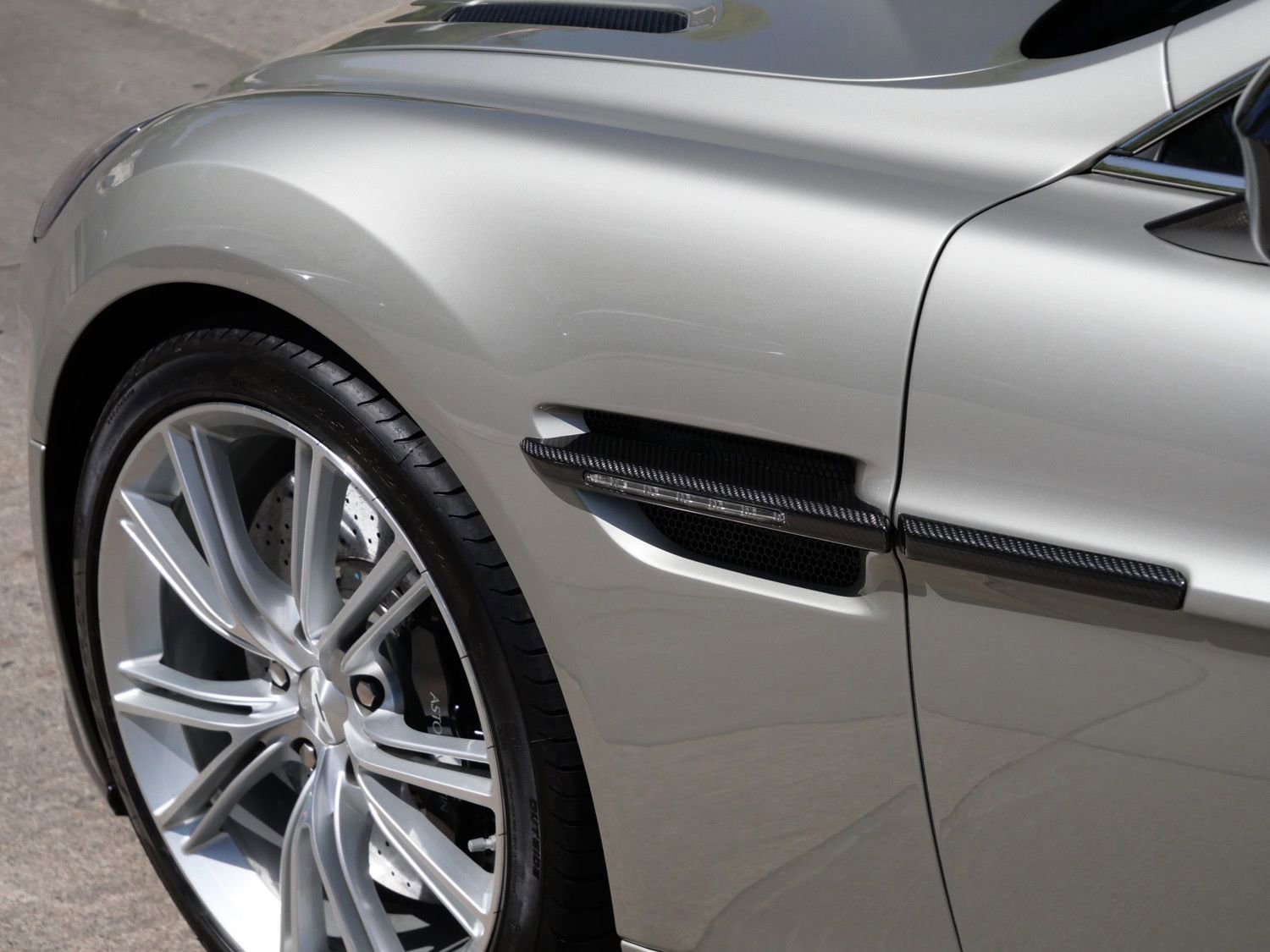 Used 2014 Aston Martin Vanquish Volante RWD image 9